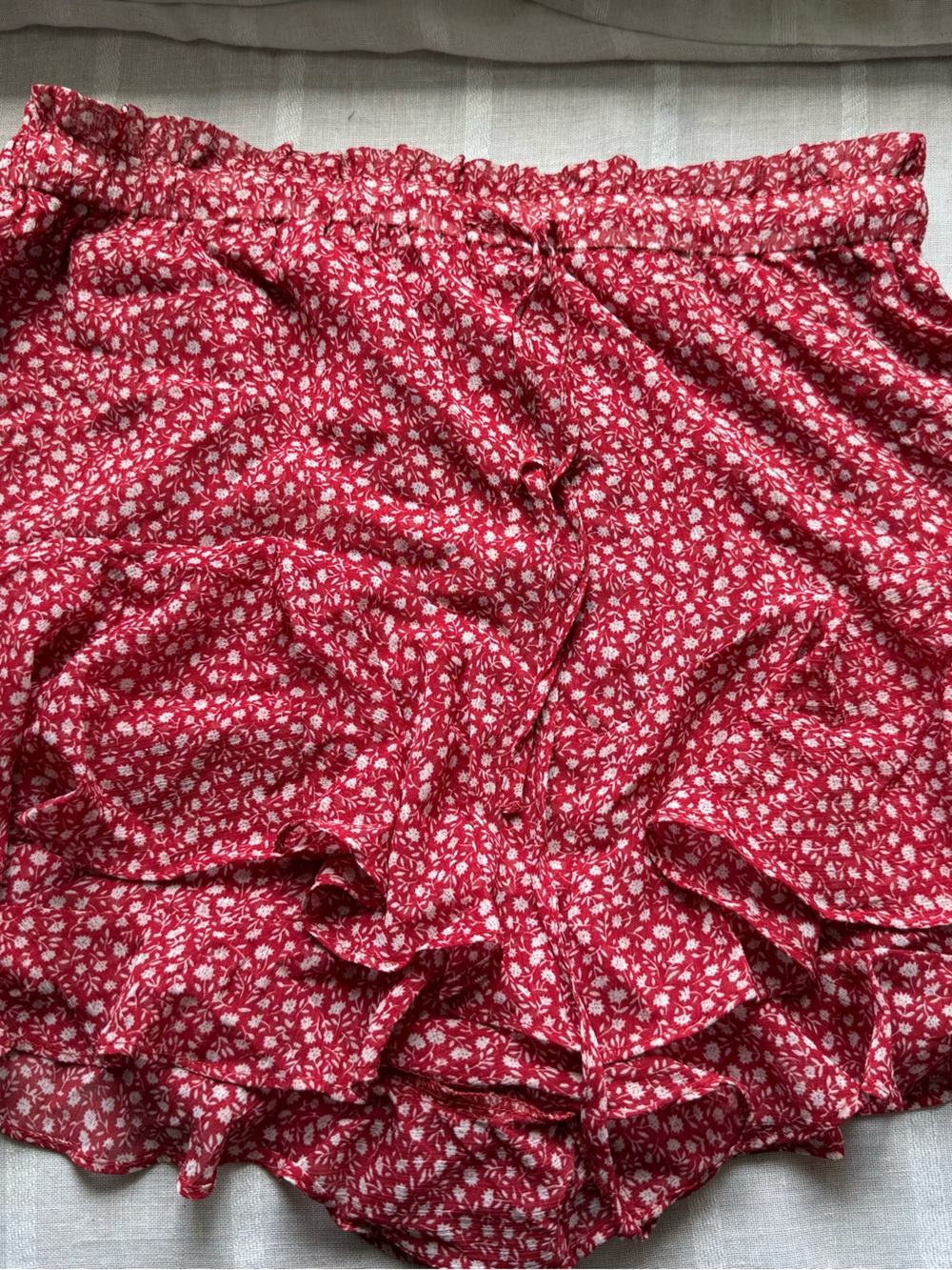 Vici Red Floral Ruffled Women's Shorts